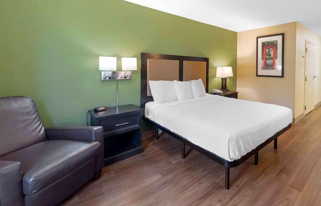 Extended Stay America Select Suites - Raleigh - Cary - Regency Parkway South Room photo